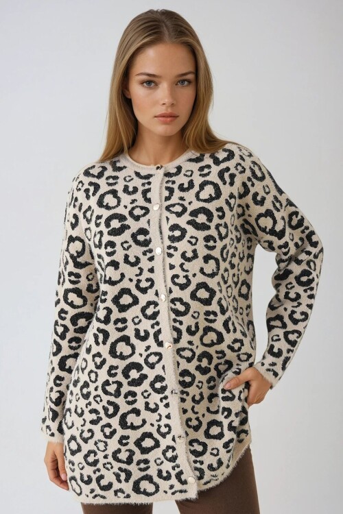 Leopar Desenli Düğmeli Yumoş Triko Hırka