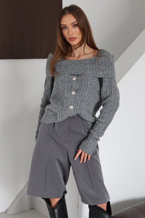 Madonna Yaka Düğmeli Triko Bluz