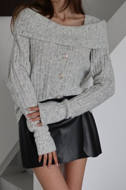 Madonna Yaka Düğmeli Triko Bluz