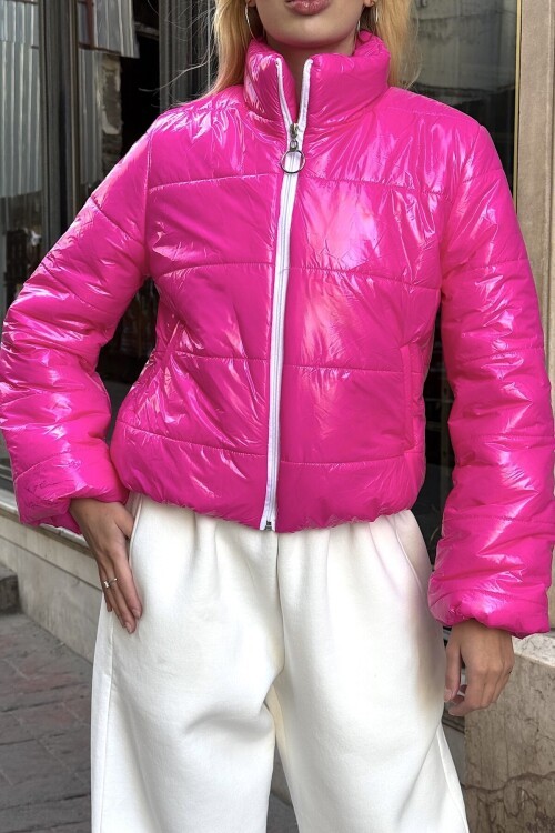 Parlak Kumaş Dik Yaka Fermuarlı Şişme Mont