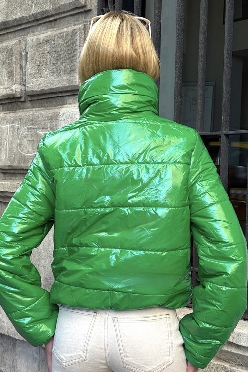 Parlak Kumaş Dik Yaka Fermuarlı Şişme Mont