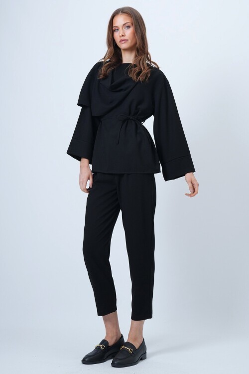 Şal Detaylı Geniş Manşet Bluz Çift Cepli Pantolon Takım