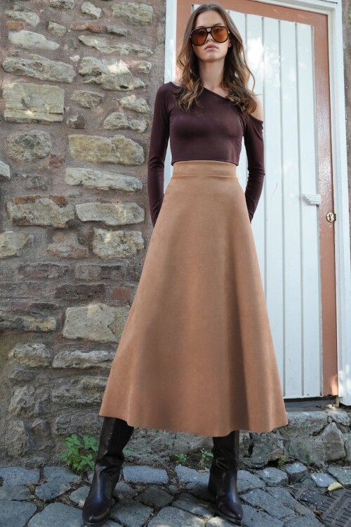 Süet Dokulu Geniş Kesim Midi Etek