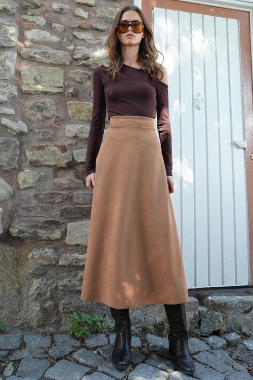 Süet Dokulu Geniş Kesim Midi Etek