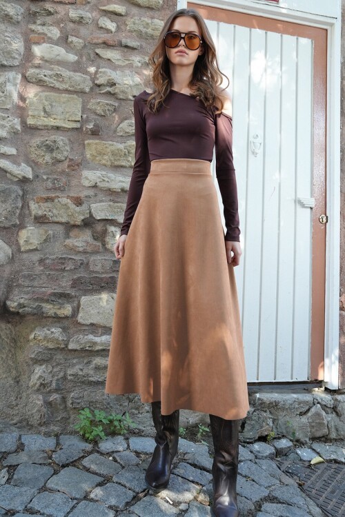 Süet Dokulu Geniş Kesim Midi Etek