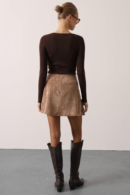 Toka Detaylı Pileli Kadife Mini Etek