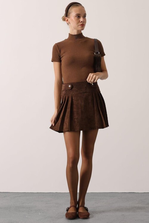 Toka Detaylı Pileli Kadife Mini Etek