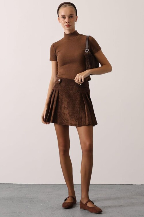 Toka Detaylı Pileli Kadife Mini Etek