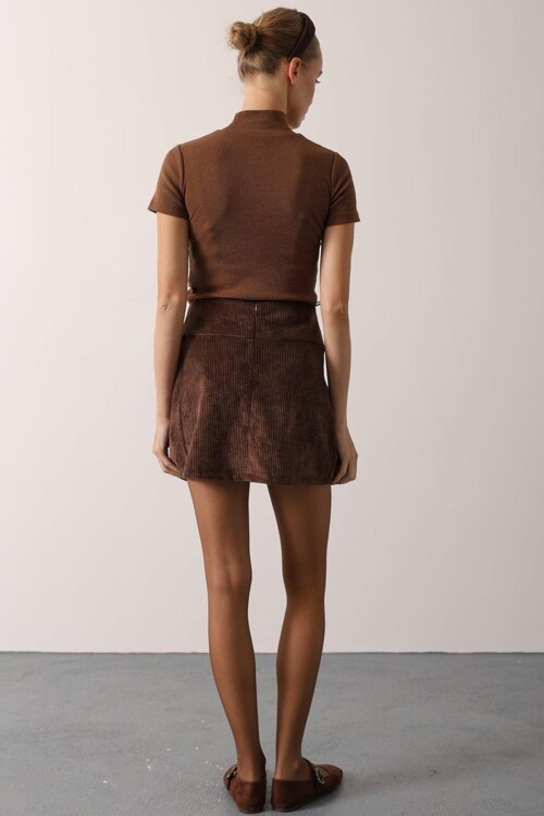 Toka Detaylı Pileli Kadife Mini Etek