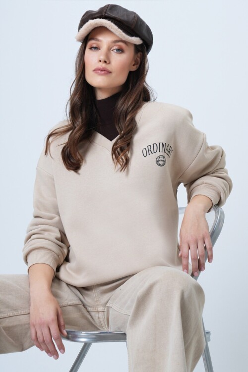 V Yaka Baskılı 3 İplik Oversize Sweatshirt