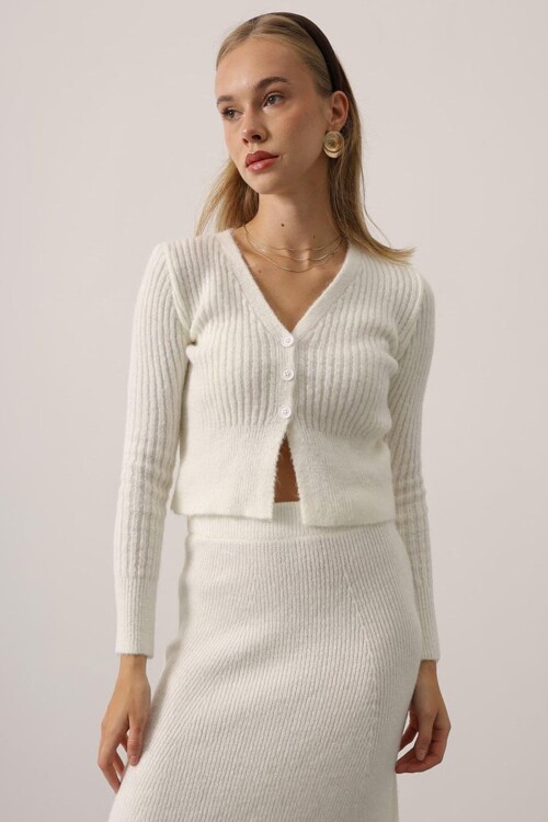 V Yaka Hırka ve Midi Boy Etek Triko Takım