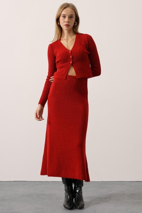 V Yaka Hırka ve Midi Boy Etek Triko Takım