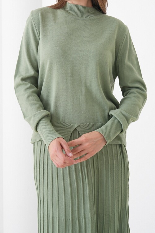 Yarım Balıkçı Yaka Kazak ve Midi Boy Piliseli Etek Takım