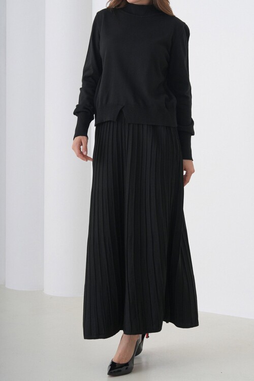 Yarım Balıkçı Yaka Kazak ve Midi Boy Piliseli Etek Takım