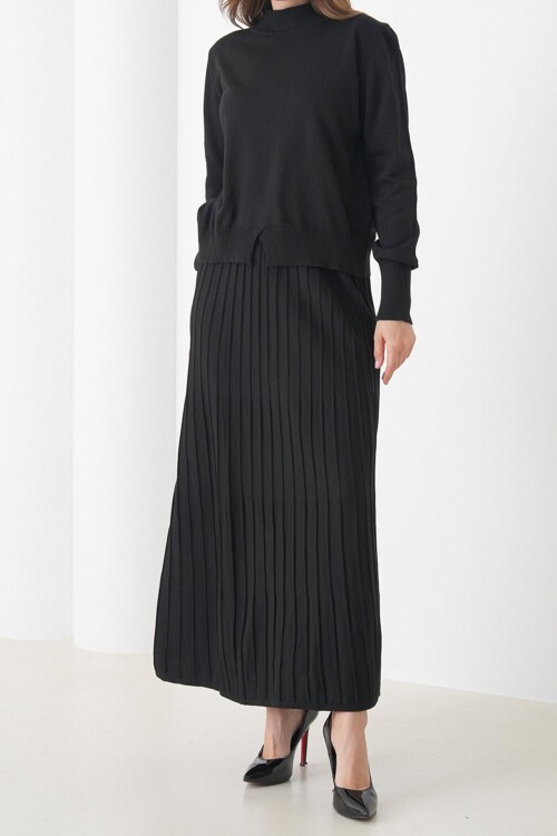 Yarım Balıkçı Yaka Kazak ve Midi Boy Piliseli Etek Takım