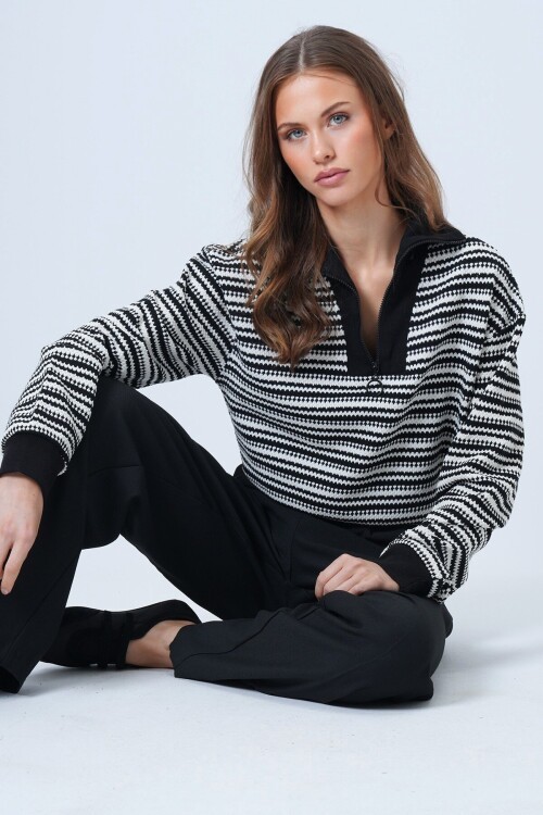 Yarım Fermuarlı Uzun Kollu Triko Kazak