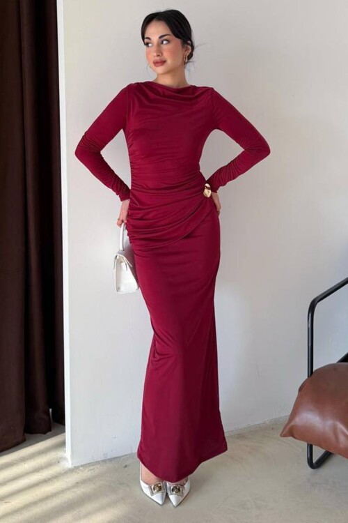 Aksesuar Detaylı Büzgülü Maxi Boy Elbise