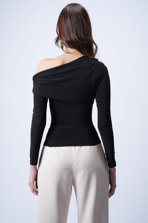 Siyah Asimetrik Likralı Bluz