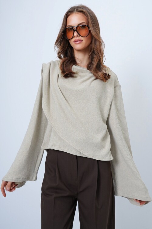 Atkı Detaylı Geniş Kollu Bluz