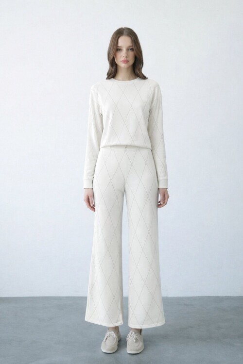 Baklava Desen Taş İşlemeli Bluz Ve Çift Cepli Pantolon Takım