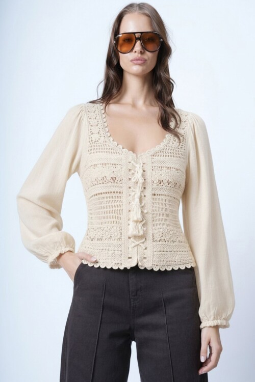 Bej Kare Yaka Önü Bağlamalı Kroşata Dokuma Crop Bluz