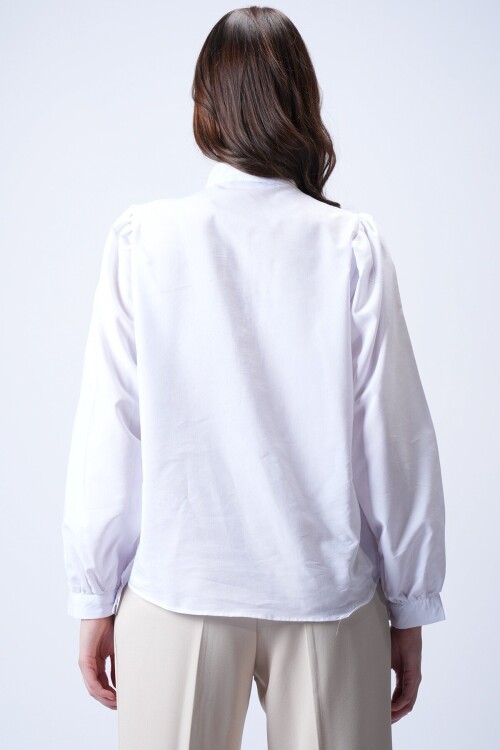 Beyaz Hakim Yaka Yarım Pat Balon Kol Poplin Dokuma Gömlek