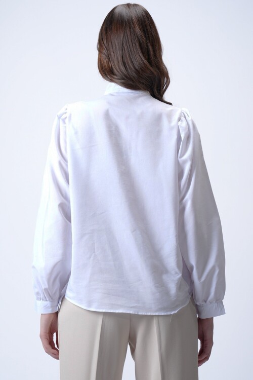 Beyaz Hakim Yaka Yarım Pat Balon Kol Poplin Dokuma Gömlek