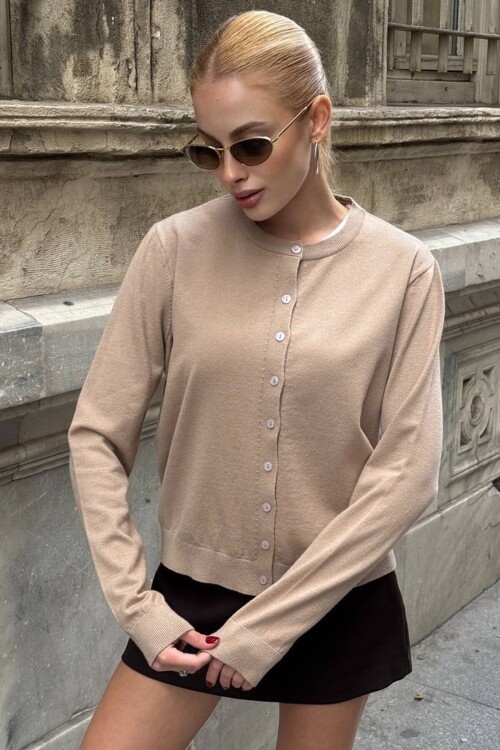 Bisiklet Yaka Düğmeli Triko Hırka