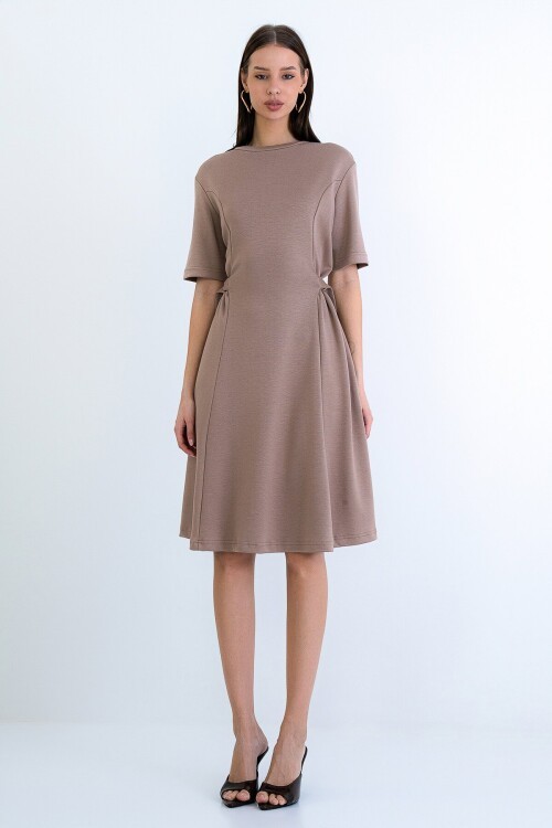 Bisiklet Yaka Tokalı Elbise