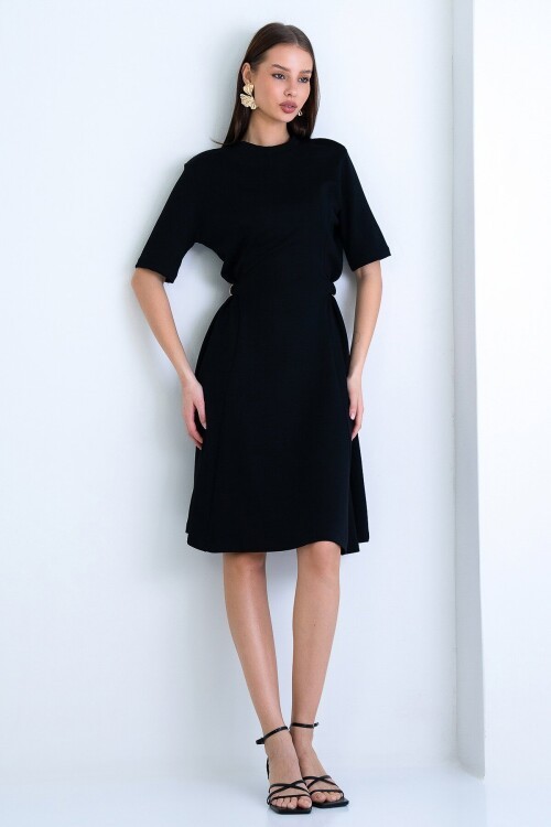 Bisiklet Yaka Tokalı Elbise