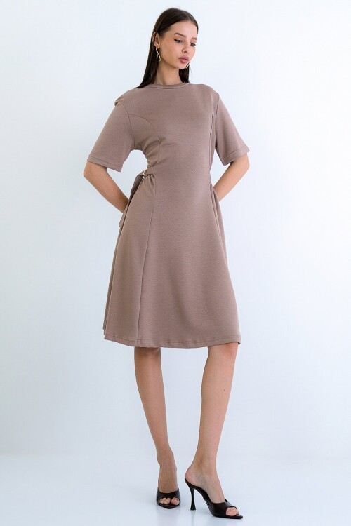 Bisiklet Yaka Tokalı Elbise