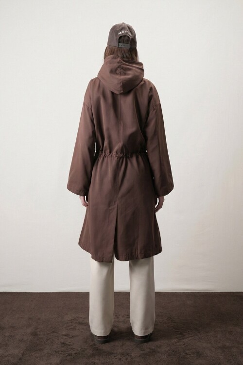 Çift Cepli Kapüşonlu Beli Bağlamalı Düğme Kapamalı Astarlı Trençkot