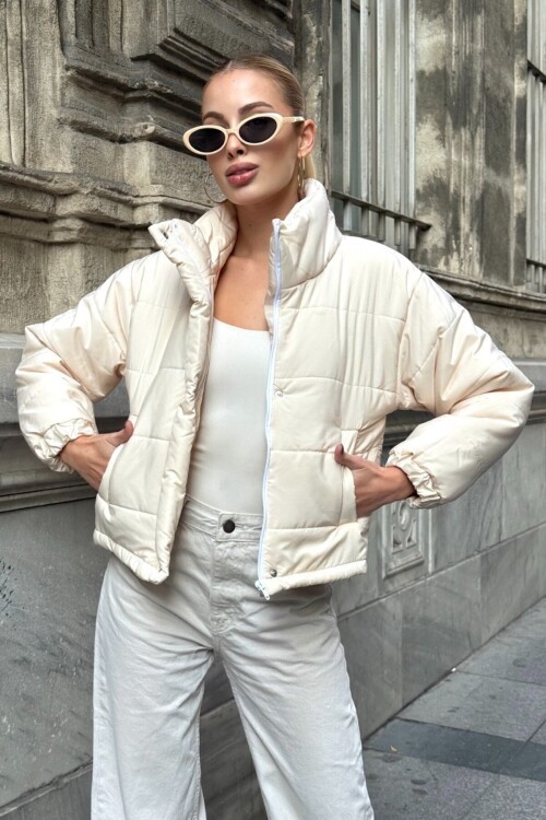 Çıtçıt Detaylı Kısa Şişme Mont