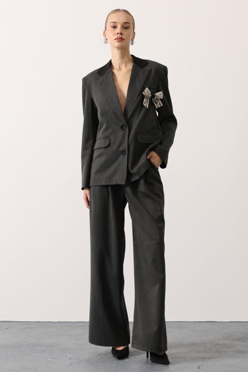 Çizgili Fiyonk Detalı Ceket ve Palazzo Pantolon Takım