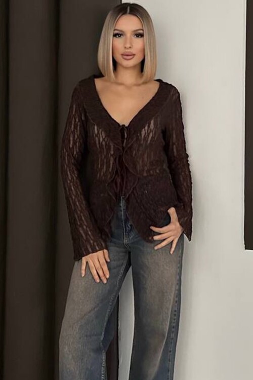 Dantel Dokulu Bağlama Detaylı V Yaka Bluz