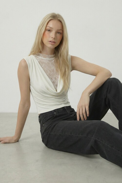 Dantelli Degaje Yaka Bluz