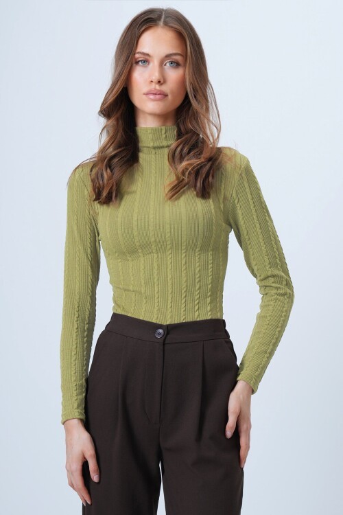 Dik Yaka Ajurlu Likralı Triko Kumaş Bluz