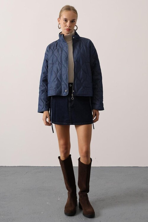 Dik Yaka Çift Cepli Desenli Mont