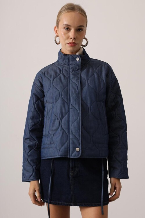 Dik Yaka Çift Cepli Desenli Mont