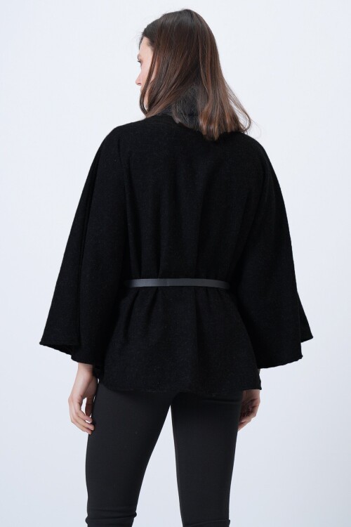 Dik Yaka Düğmeli Kemerli Panço