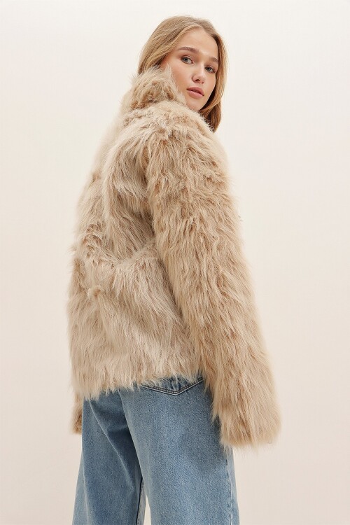 Dik Yaka İçi Astarlı Peluş Suni Kürk Ceket