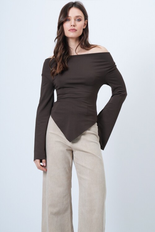 Drape Yaka Asimetrik Kesim Bluz