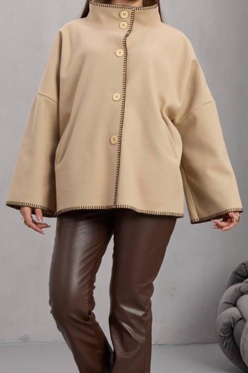 Düğmeli Geniş Kollu Kontrast Dikişli Yırtmaçlı Kaban