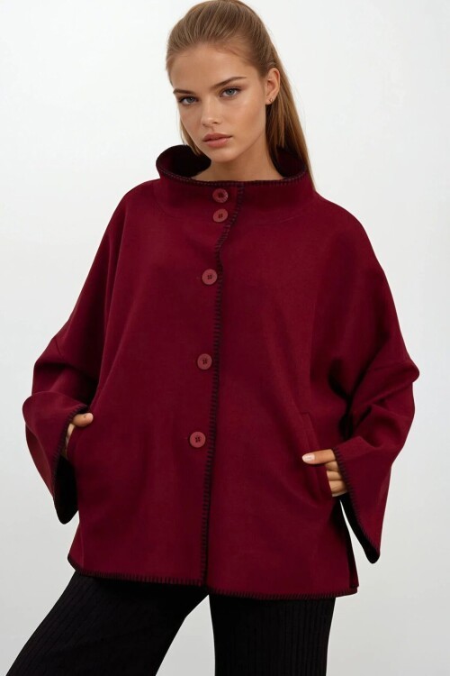 Düğmeli Geniş Kollu Kontrast Dikişli Yırtmaçlı Kaban