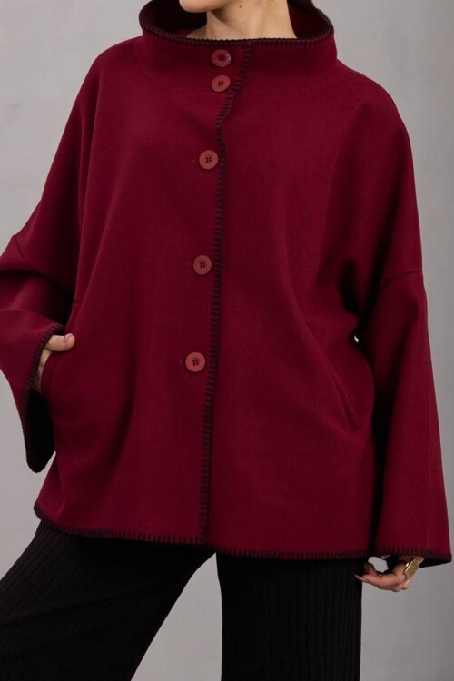 Düğmeli Geniş Kollu Kontrast Dikişli Yırtmaçlı Kaban