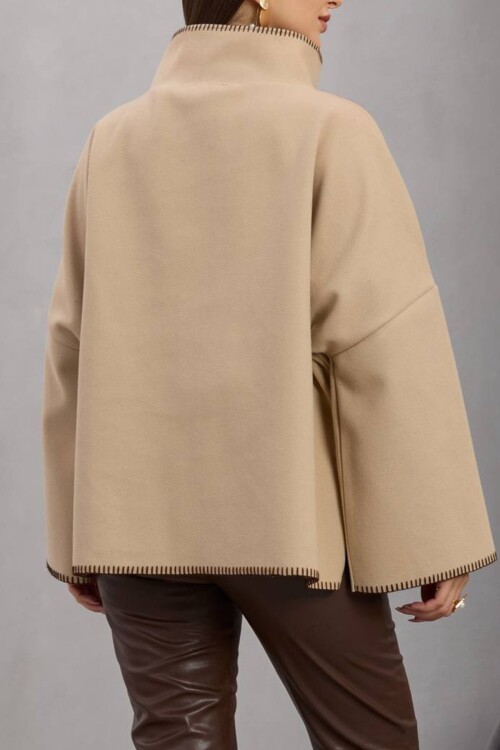 Düğmeli Geniş Kollu Kontrast Dikişli Yırtmaçlı Kaban