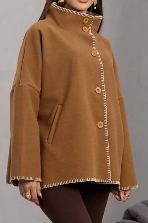 Düğmeli Geniş Kollu Kontrast Dikişli Yırtmaçlı Kaban