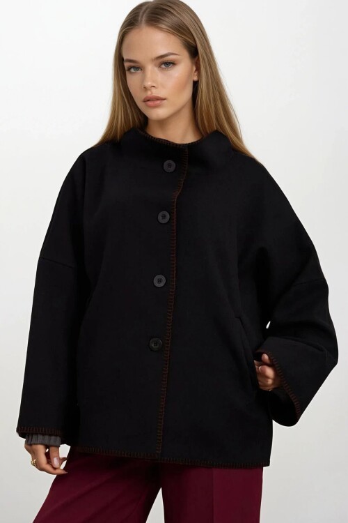 Düğmeli Geniş Kollu Kontrast Dikişli Yırtmaçlı Kaban