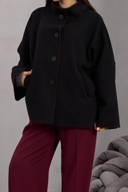 Düğmeli Geniş Kollu Kontrast Dikişli Yırtmaçlı Kaban