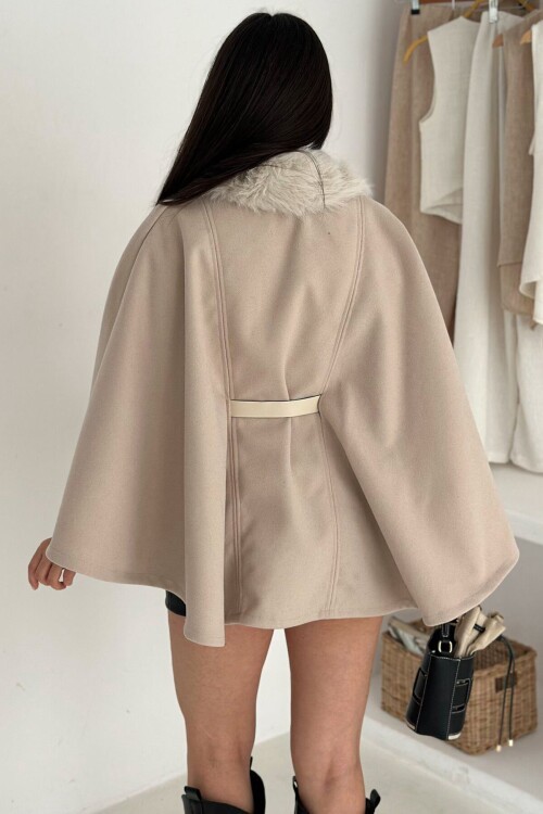 Düğmeli Kemer Detaylı Suni Kürk Yaka Panço